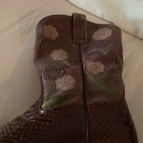 Like New Ariat 9B Square Toe Fatbaby Boots - Picture 9 of 9